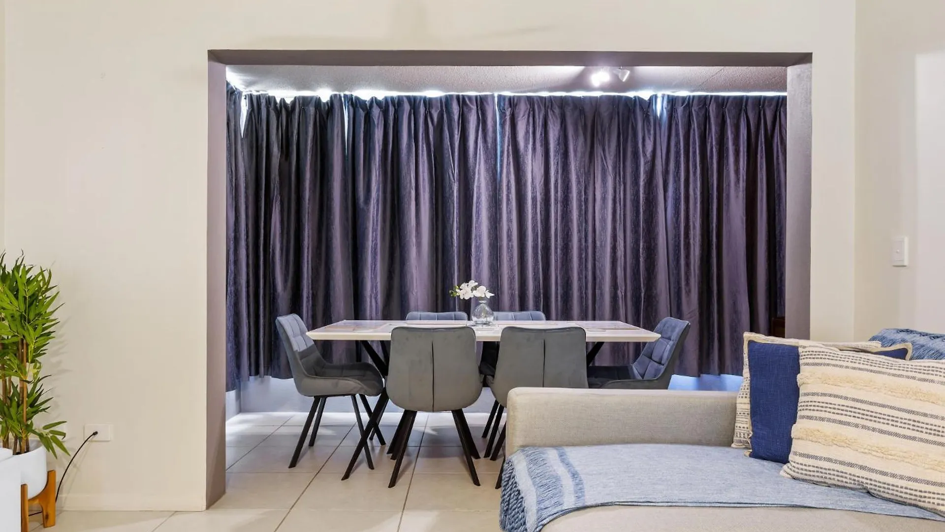 מרוצ'ידור Beachfront 2-Bedroom Apartment With Secure Parking 0*,