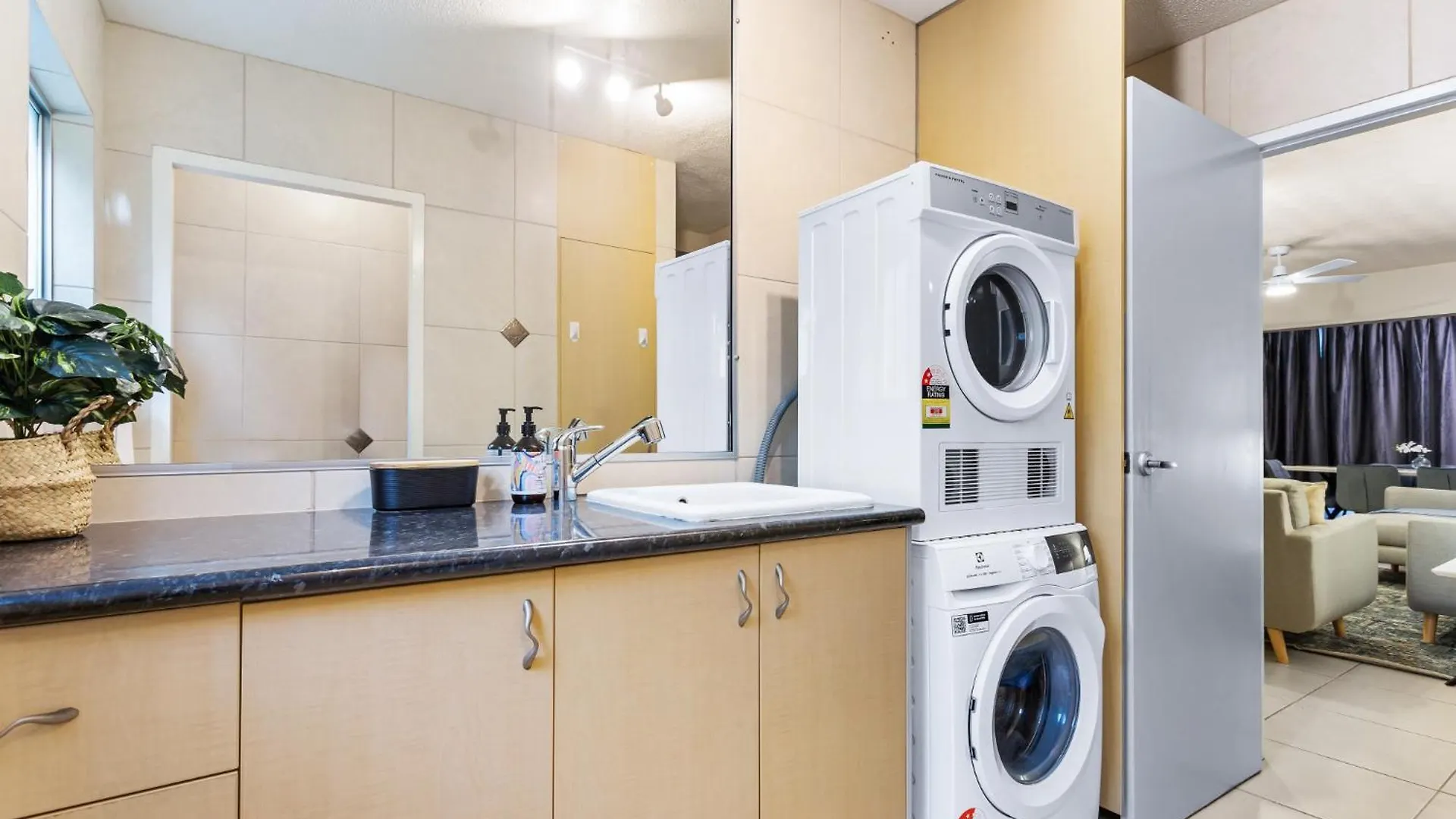 מרוצ'ידור Beachfront 2-Bedroom Apartment With Secure Parking